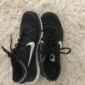 Black Nike Tennis Shoe